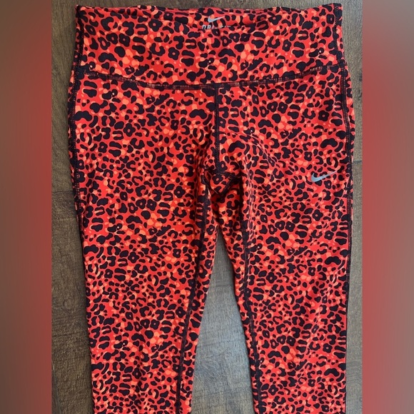 Nike women cropped  running leggings animal print Sz small - Picture 2 of 9